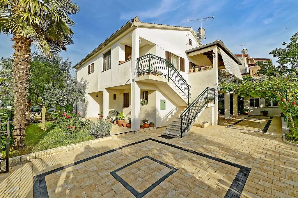 Apartments Crevatin Ρόβινι